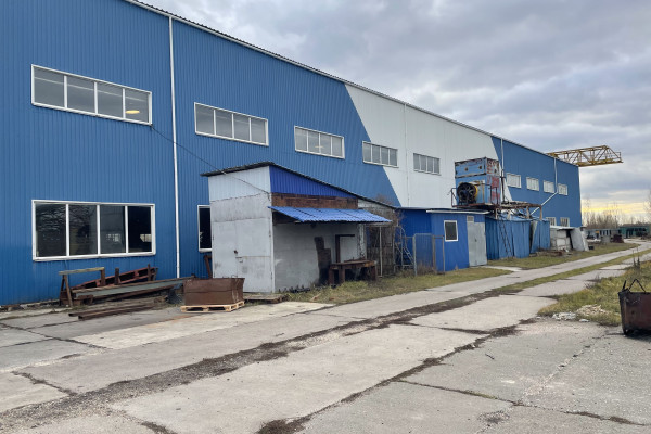 Продаж виробничого комплексу 4340 м2 з ділянкою 6,3 га, Київська область, Баришівка